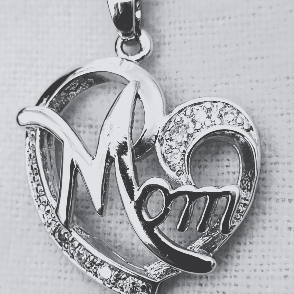 🌻SALE🌻 Heart Mom with Dia Necklace